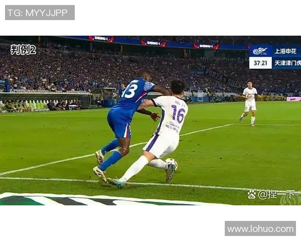 足球明星遭遇意外撞击瞬间反应引发球迷热议与媒体关注