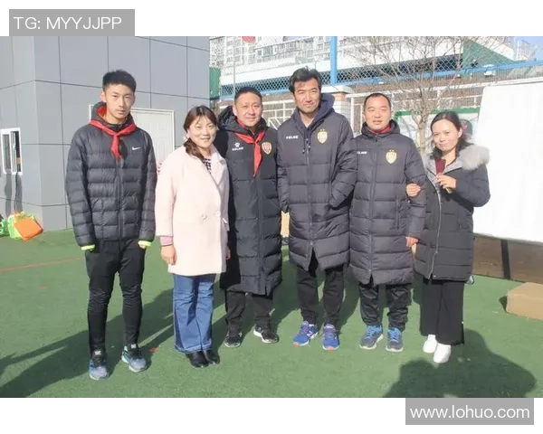 小朋友与足球明星亲密接触梦想成真瞬间的欢笑与感动 小朋友与足球明星亲密接触梦想成真瞬间的欢笑与感动