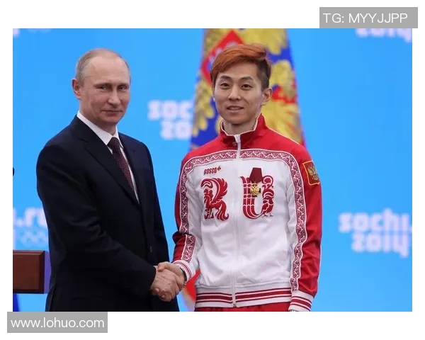 普京亲自为足球明星颁奖的精彩瞬间引发热议与关注