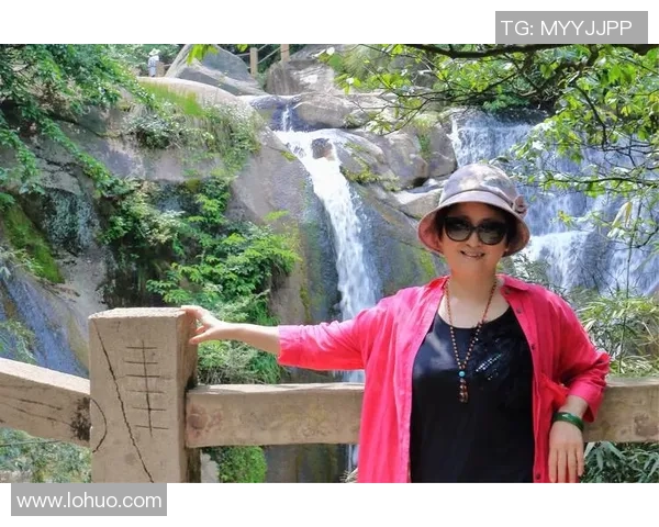 足球明星李鑫的职业生涯与成就全景回顾与分析 足球明星李鑫的职业生涯与成就全景回顾与分析